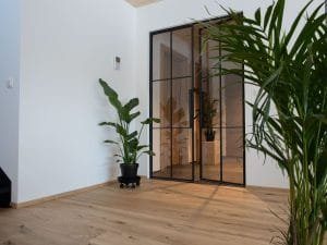 Stalen-maatwerk-binnendeur-leefruimte