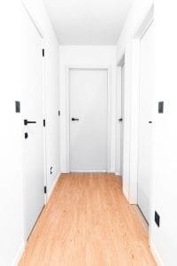 Standaard-tubespaan-binnendeuren-met-zwart-beslag